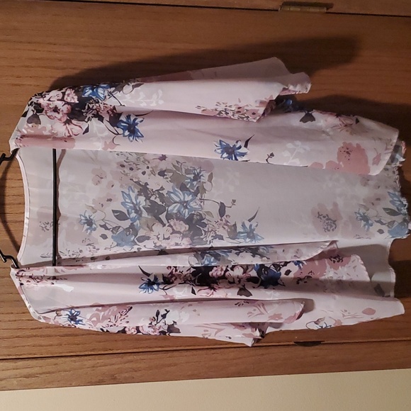 Size S Ivory Floral Kimono - Picture 1 of 3